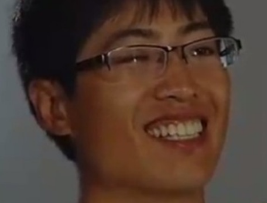 高考647分的高材生，蜗居网吧4年不曾回家，不换衣服也不洗衣服