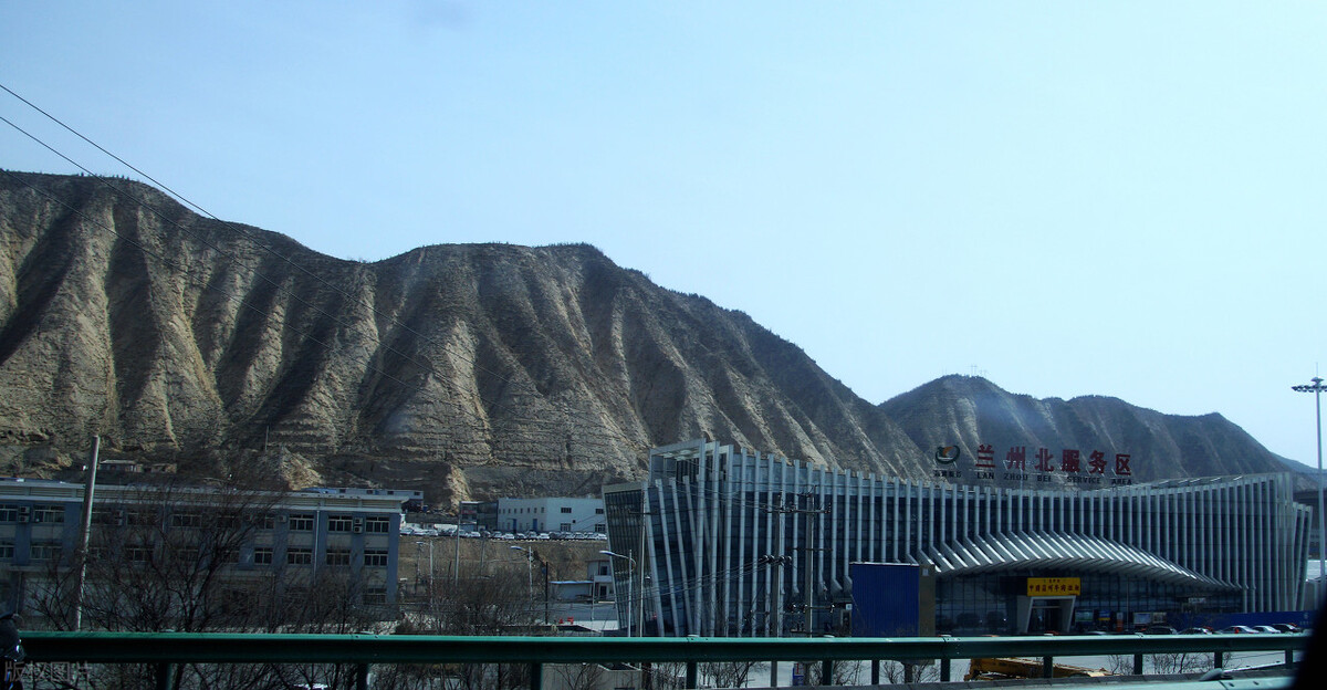 根据专业特性来定大学，搜寻了4所适合文科生的本科大学，重点