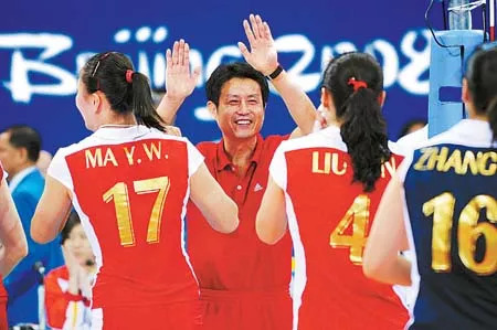 2003年世界杯排球视频（深度｜2003年世界杯，中国女排靠什么登上世界之巅？）