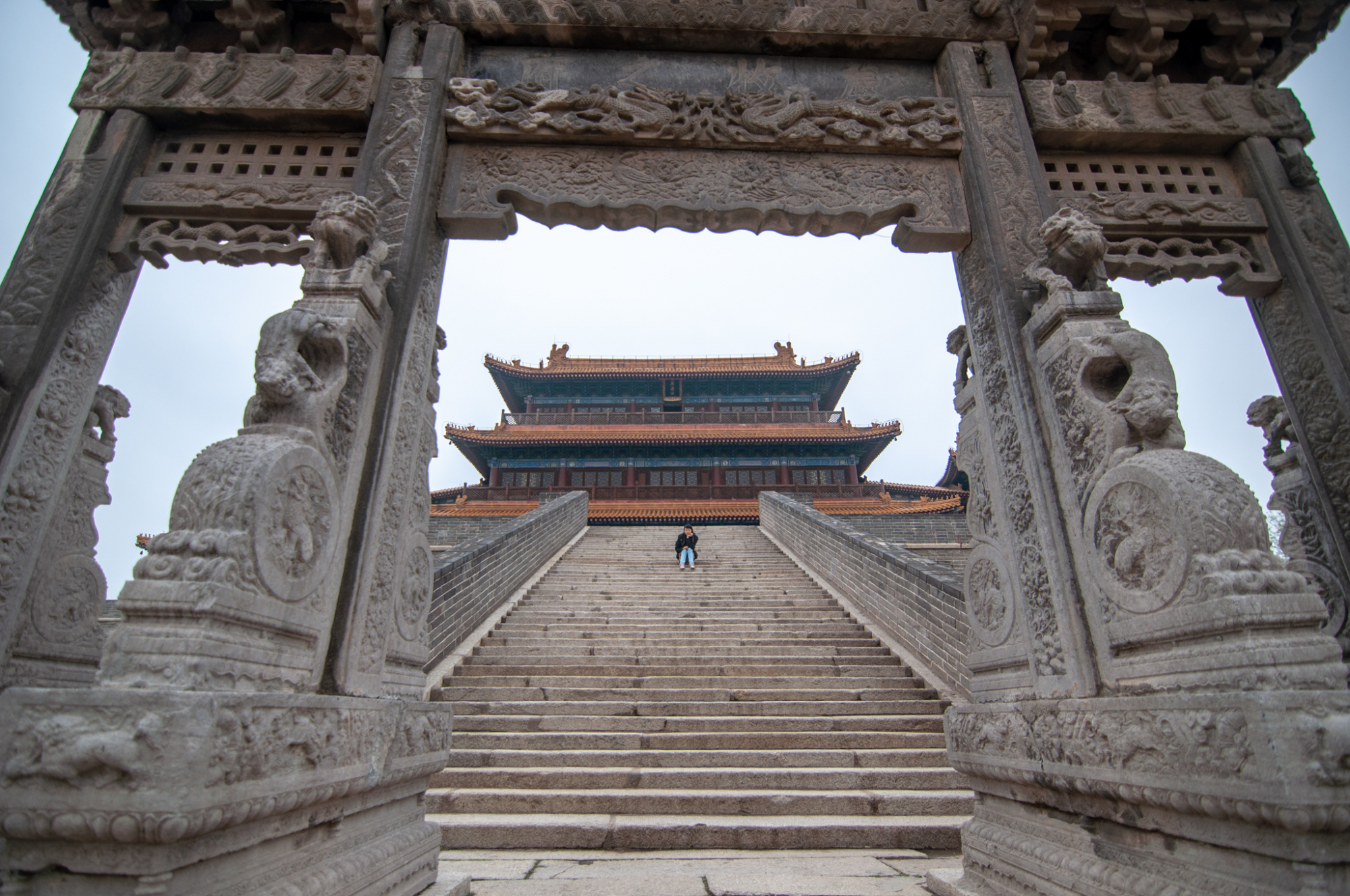 五岳第一庙西岳庙，明清宫殿御苑式建筑群，被誉为“陕西小故宫”