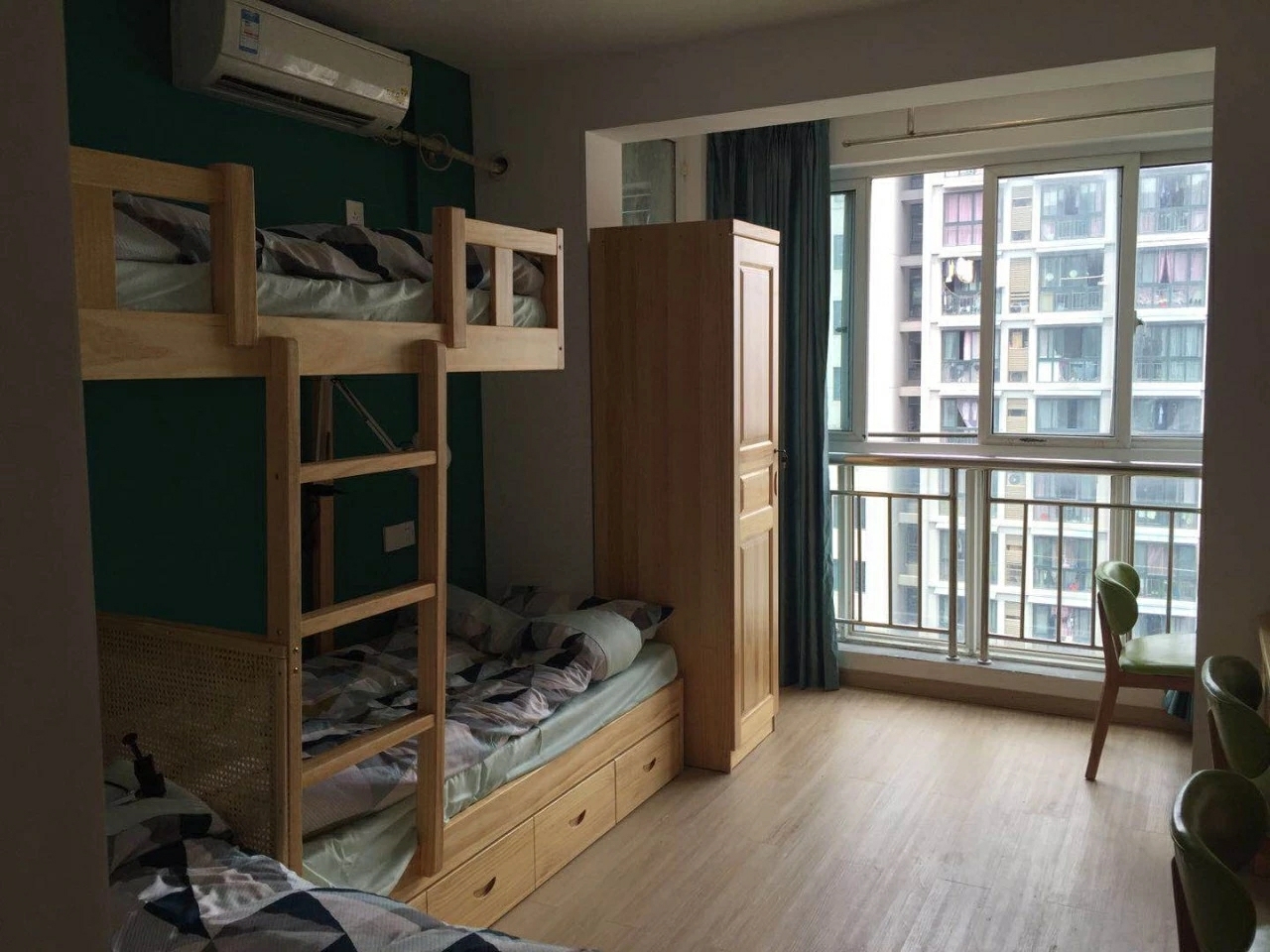 大学宿舍算是重点生活区，但非常简陋，来到宿舍都会装饰吗？