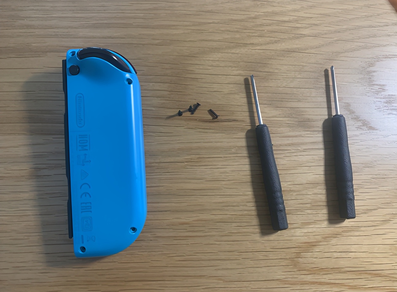 你的Switch手柄还好吗？实操更换摇杆、滑道、电路板