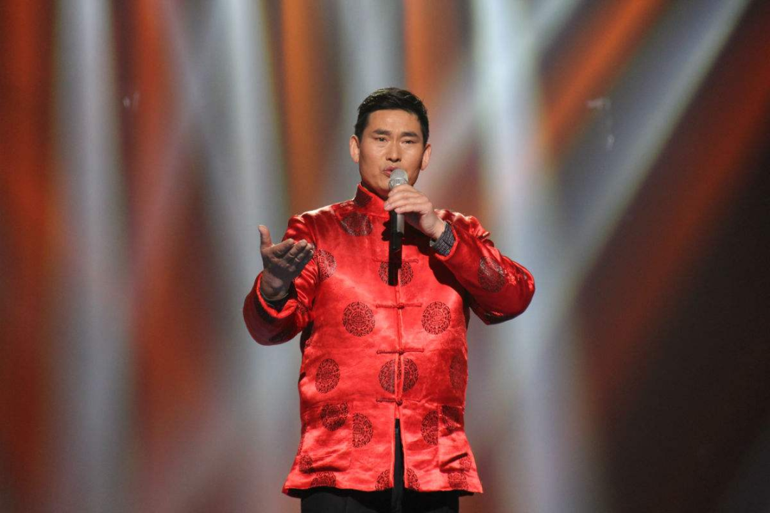 大衣哥怎么出名的（“大衣哥”朱之文艰辛成名史）