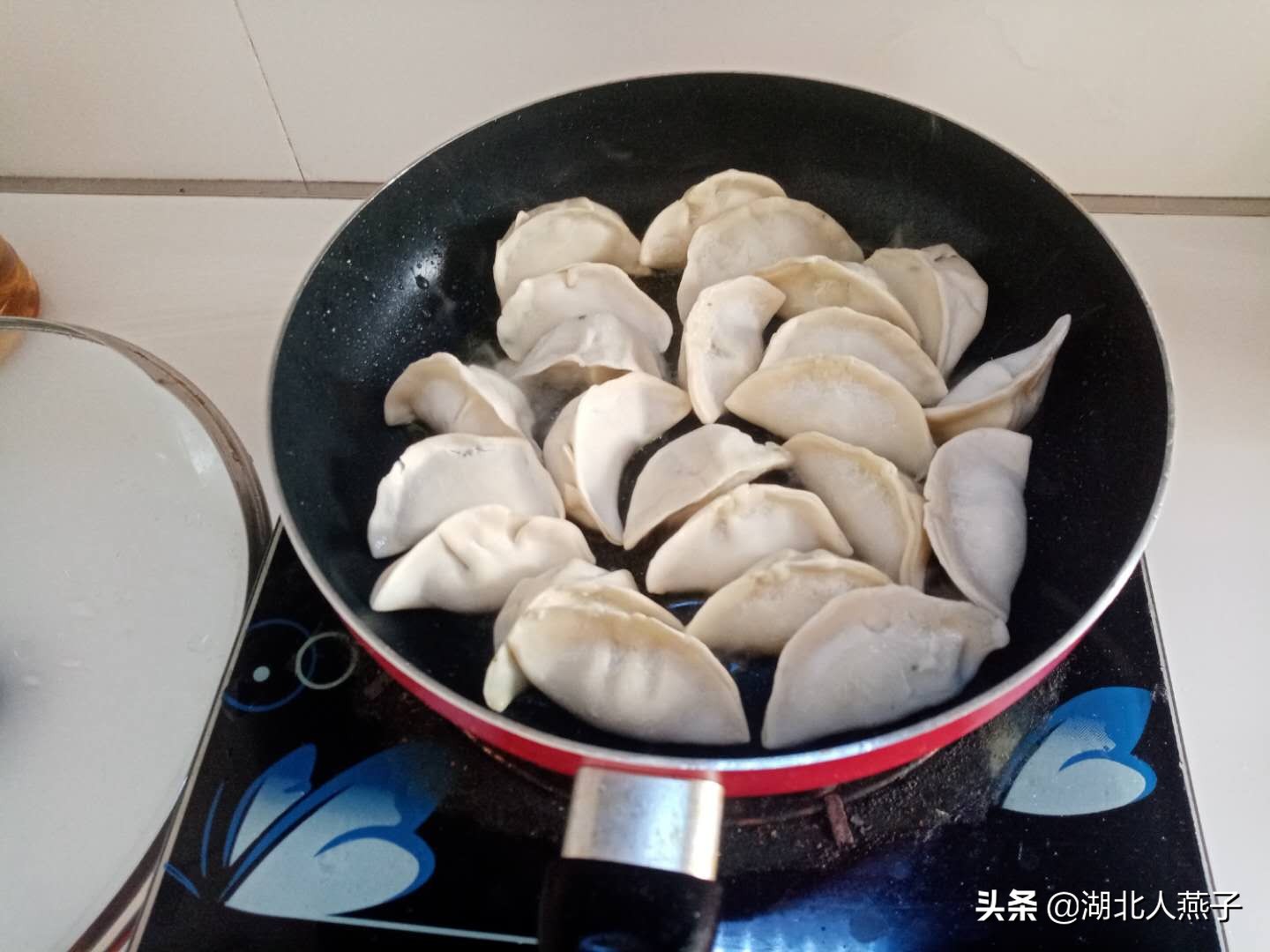 速冻水饺做煎饺，无需解冻，直接煎，简单方便一看就会的锅贴做法