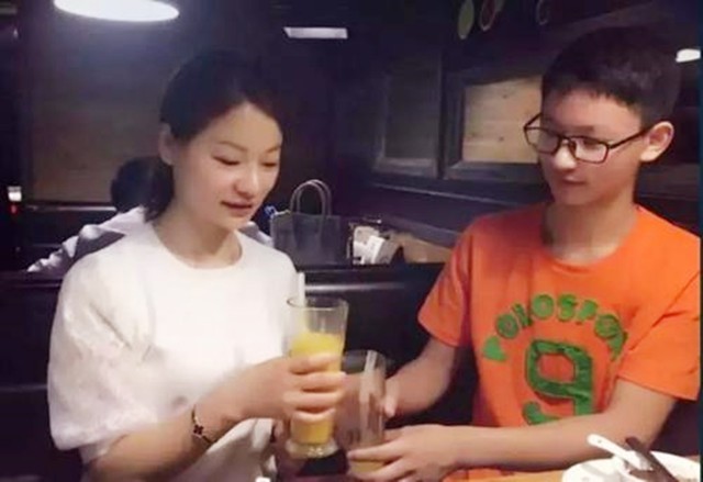 王恒杰：高考后跪地谢母，放弃985名校