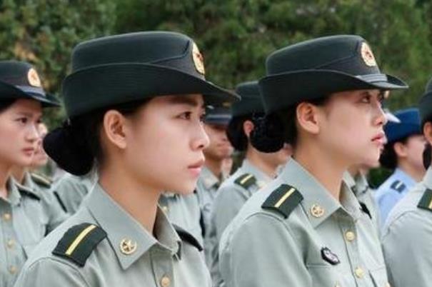 2021女兵报名开始了，征兵要求有新变化，女大学生实习期也可参军