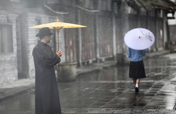 “雨巷诗人”戴望舒诗六首，堪称现代象征派诗歌的代表