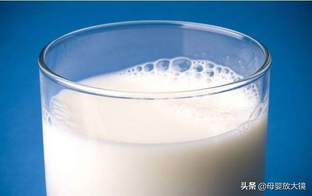 奶粉起坨、挂壁、难溶、泡泡、黑点等30个冲奶疑问，答案都在这里