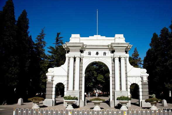 QS2022中国大学排名，清华大学强势登顶，人民大学仅排36引争议