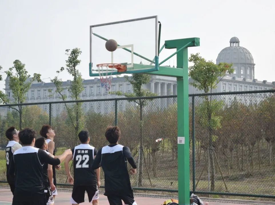 有关大学篮球新生杯(第五届“新生杯”篮球比赛 | 力挽狂“篮”，胜利属于他们)