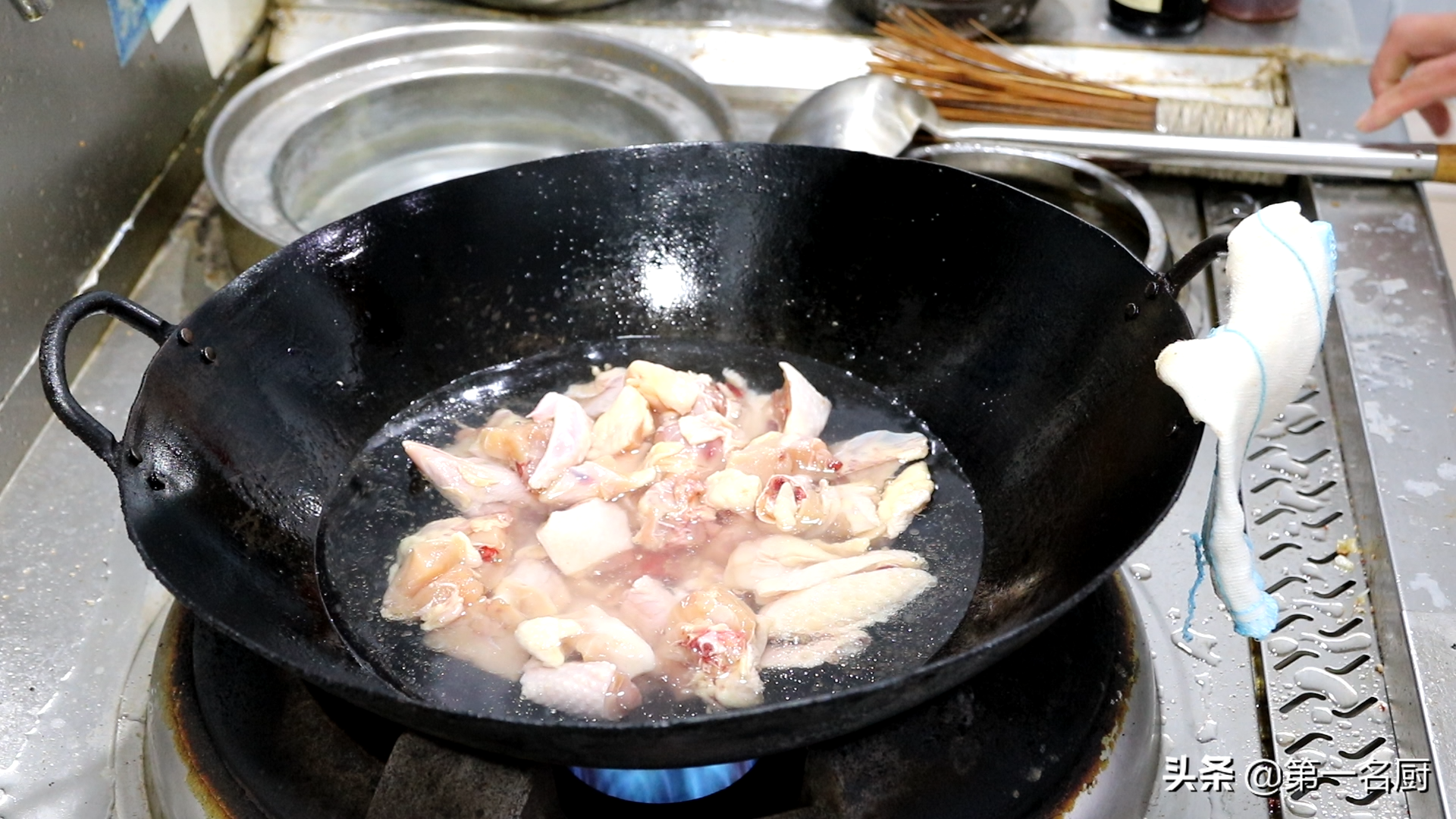 麻辣干锅鸡（分享麻辣干锅鸡家常做法肉质软烂）