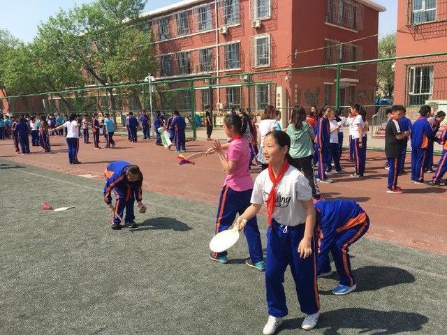 一个老校长眼中的教育变迁：现在的学校不像学校，太安静了