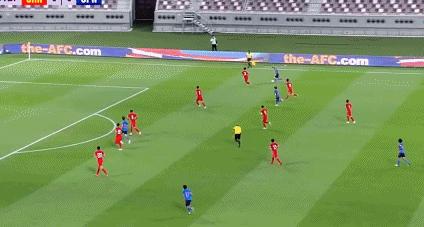 还是丢球了！大迫勇也门前抢射破门 国足0-1日本