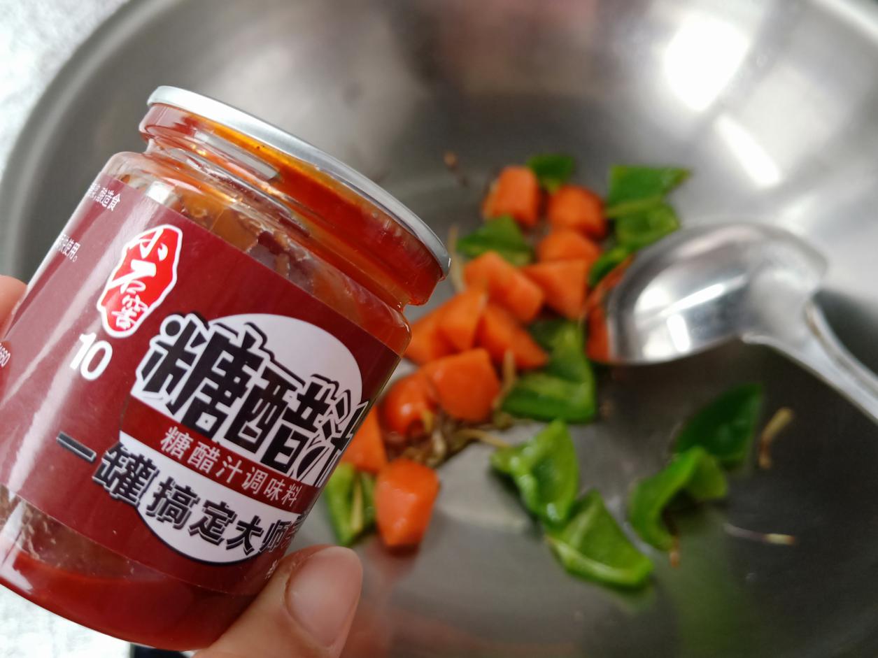 糖醋鸡肉的做法（教你做出成本不到十块钱的糖醋鸡肉）