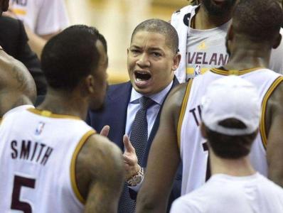 jr為什么打nba首發（JR為什么被罰后還能坐穩首發？泰倫盧一席話繼續力挺給出了答案）
