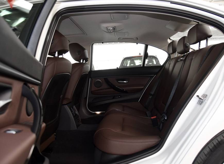 最后一批老Q5 起步价降至30万元 跟宝马320价格相当 买谁划算