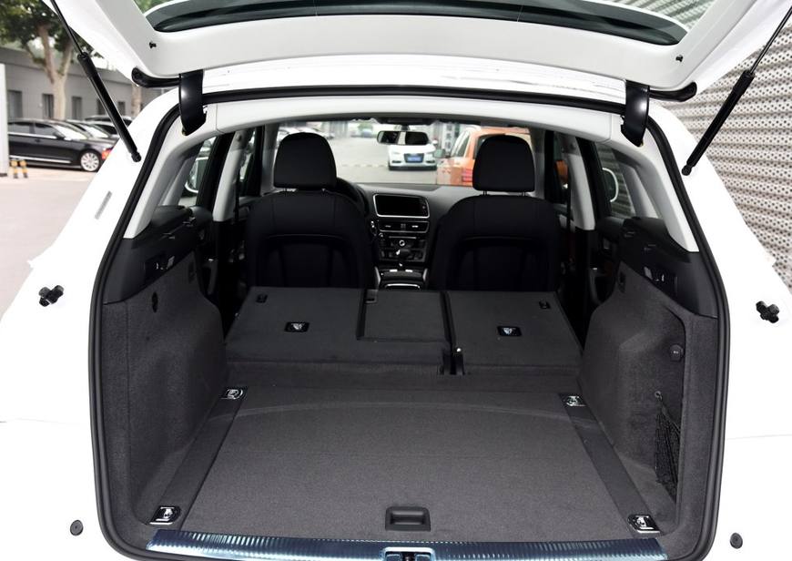 最后一批老Q5 起步价降至30万元 跟宝马320价格相当 买谁划算