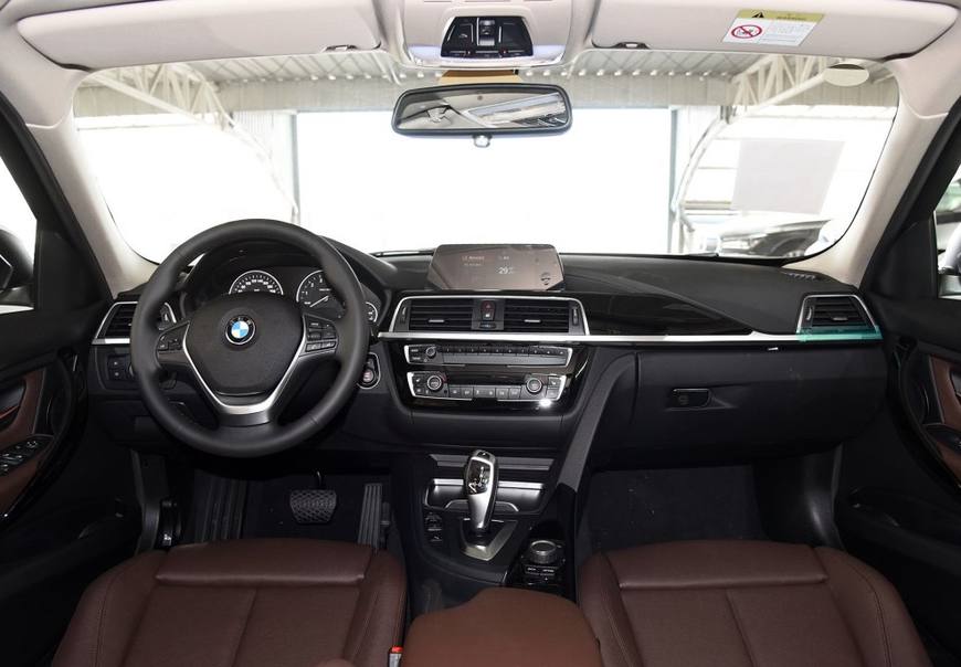 最后一批老Q5 起步价降至30万元 跟宝马320价格相当 买谁划算