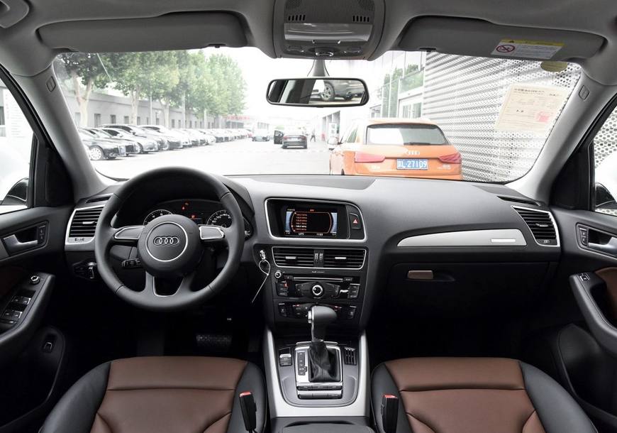 最后一批老Q5 起步价降至30万元 跟宝马320价格相当 买谁划算