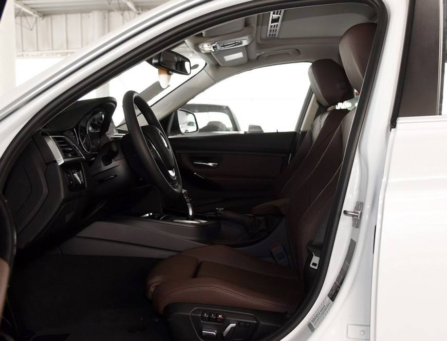 最后一批老Q5 起步价降至30万元 跟宝马320价格相当 买谁划算