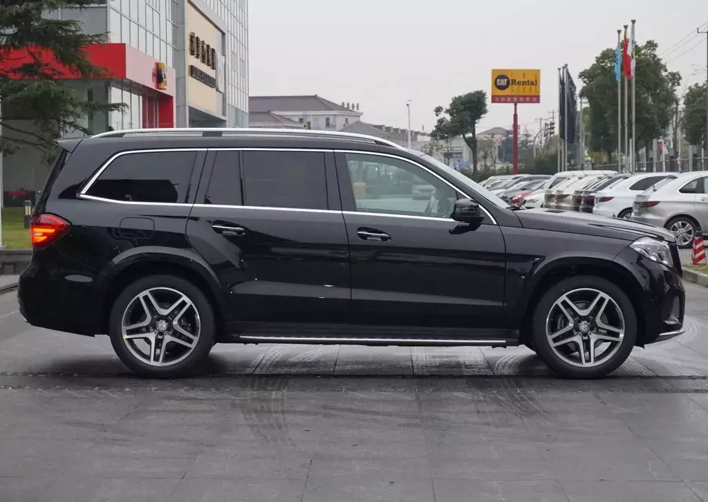 据说成功又顾家的好男人,都喜欢开这台车 | 试驾奔驰gls 400