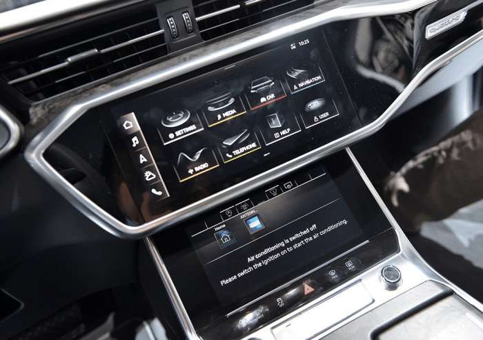 豪华轿车的新选择,全新奥迪a6内饰配三块大屏,科技感更加丰富