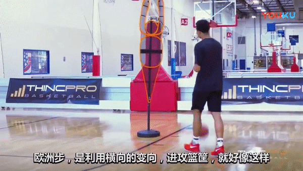 篮球怎么对抗不算撞人(欧洲步教学！三种防止被盖帽的上篮动作，突破内线不惧高个子封盖)