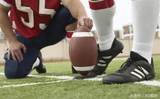 什么足球鞋可以打橄榄球（都是“足球”，穿橄榄球鞋踢足球是种什么样的体验？）