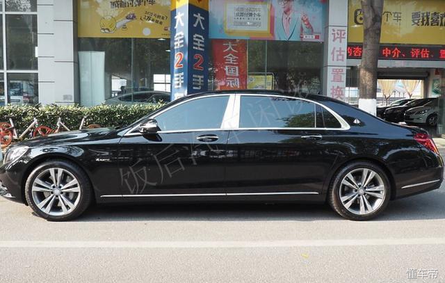 花156万全款拿下奔驰迈巴赫S400，车主：女友看到车后眉开眼笑