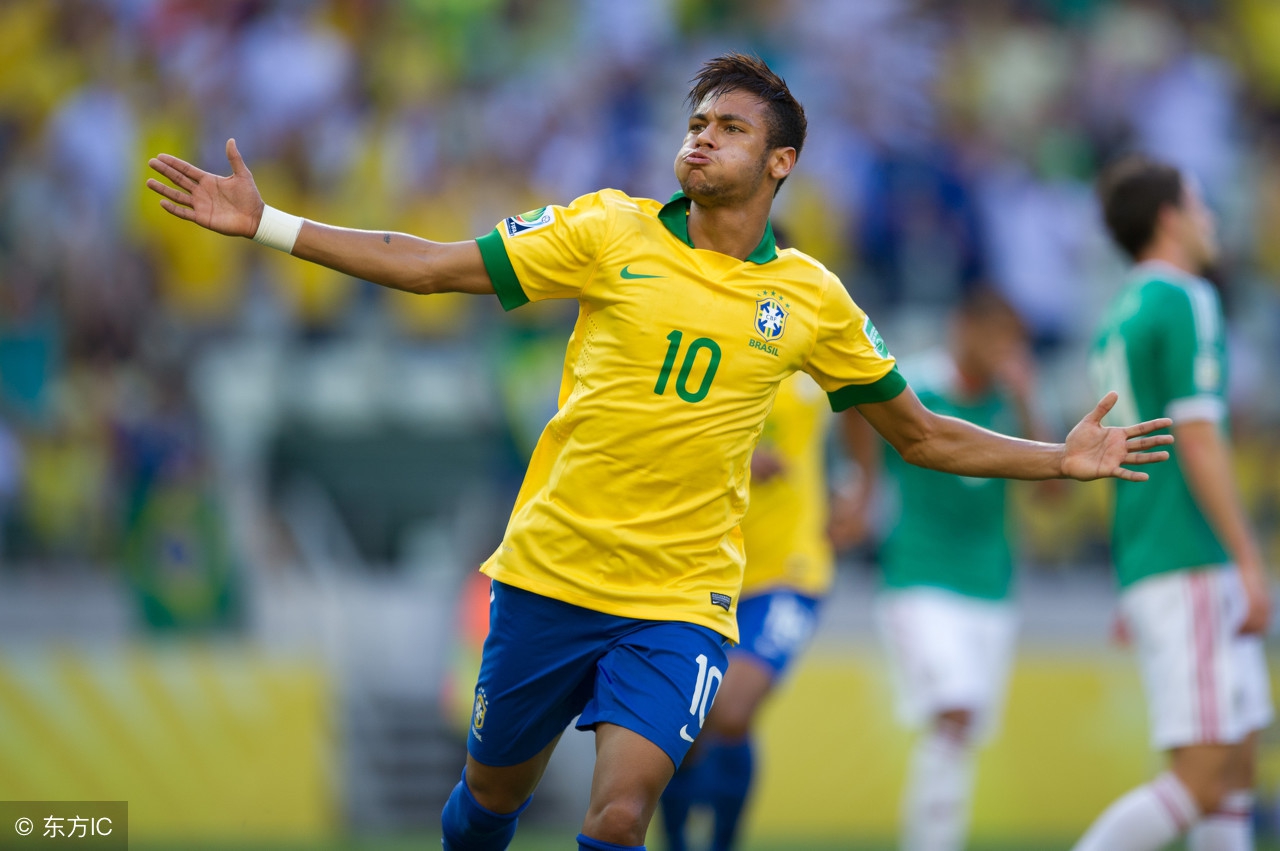 贝利1940年10月23日出生在巴西的一个贫寒家庭,是二十世纪最伟大的