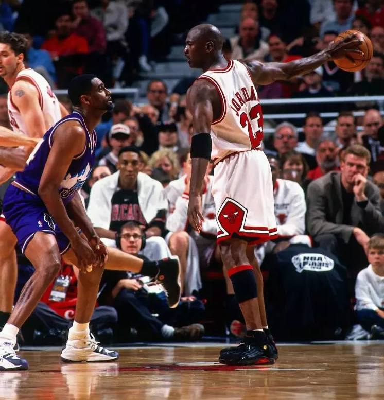nba為什么沒人單手持球了（NBA單手持球最帥的六位球星，韋德喬丹上榜 第一毫無懸念）