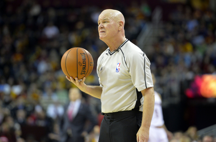 nba邓肯为什么不喜欢笑(为什么当年邓肯连微笑都被罚出场？邓肯狡辩，光头裁判这样认为！)