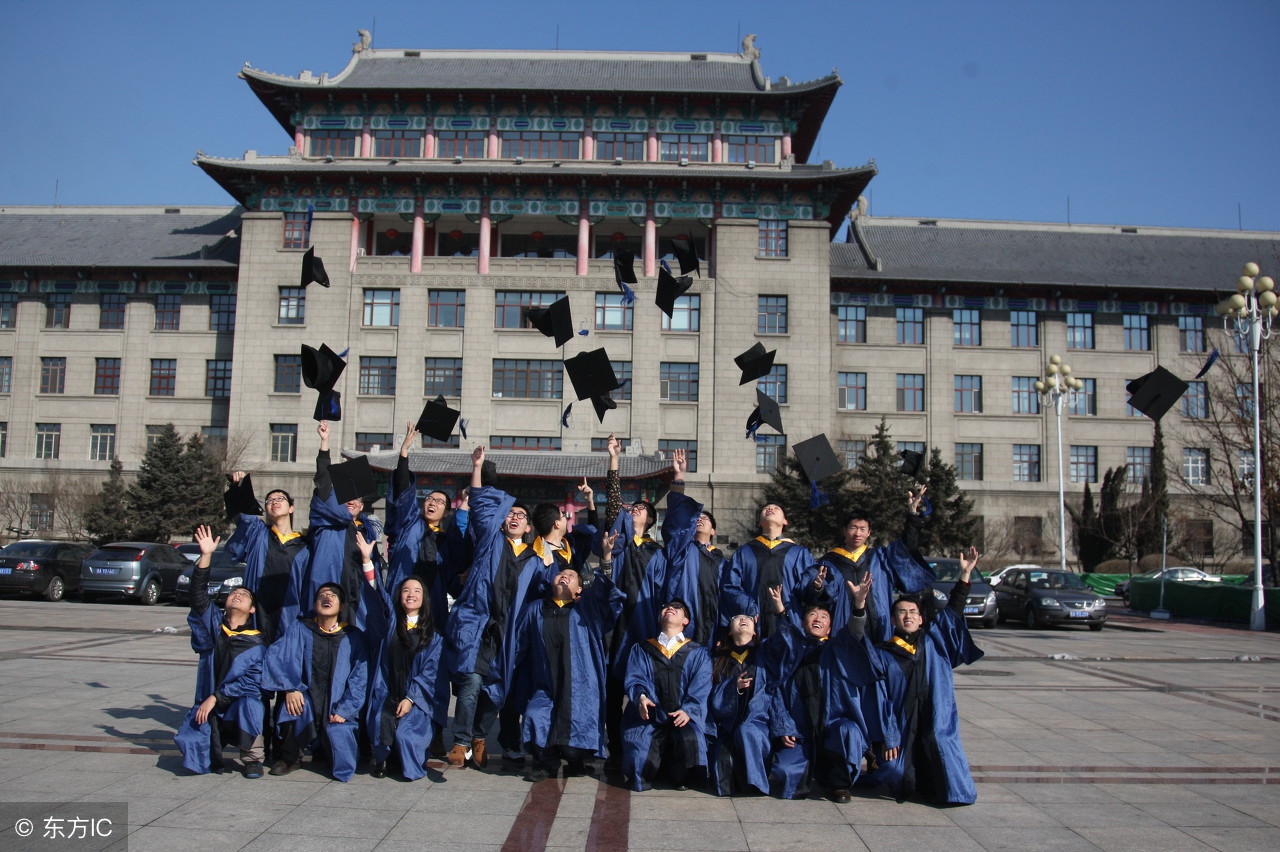 高校严查并开除同居或有性关系大学生，这样严格，有必要吗？