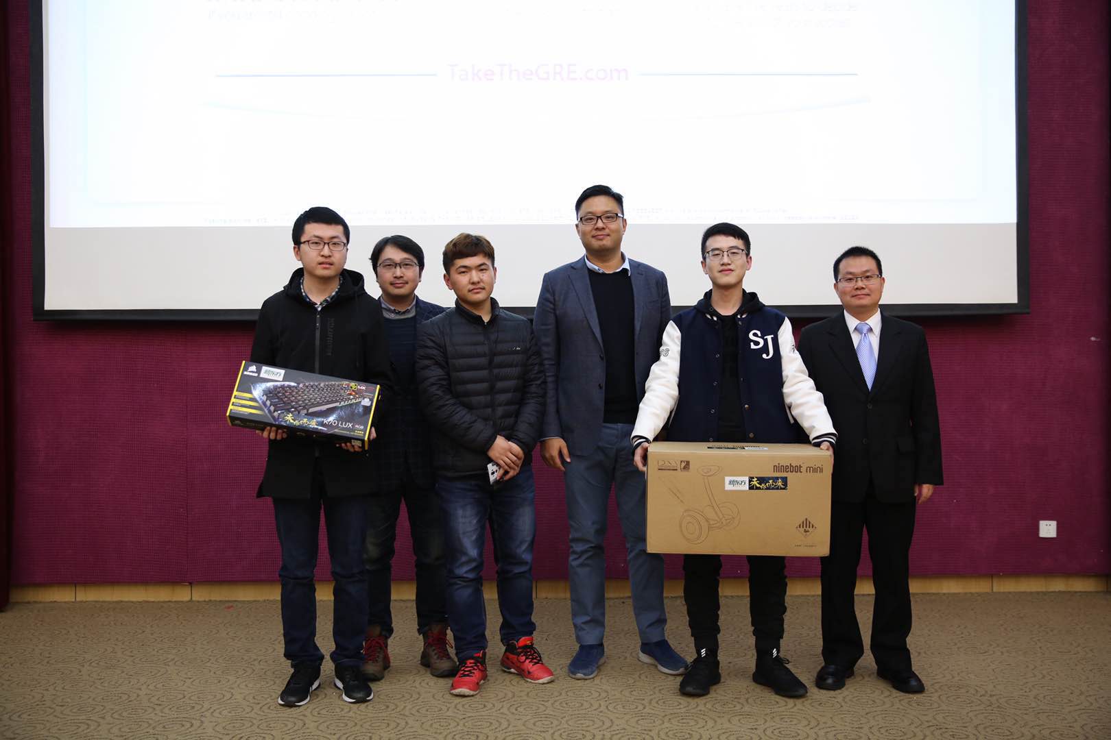 进行中！新东方“‘未’你而来”高校巡讲走进上海交通大学