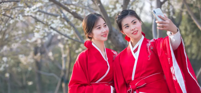 免费赏樱：许昌学院举办第二届樱花文化节，身着汉服赏樱花，美！