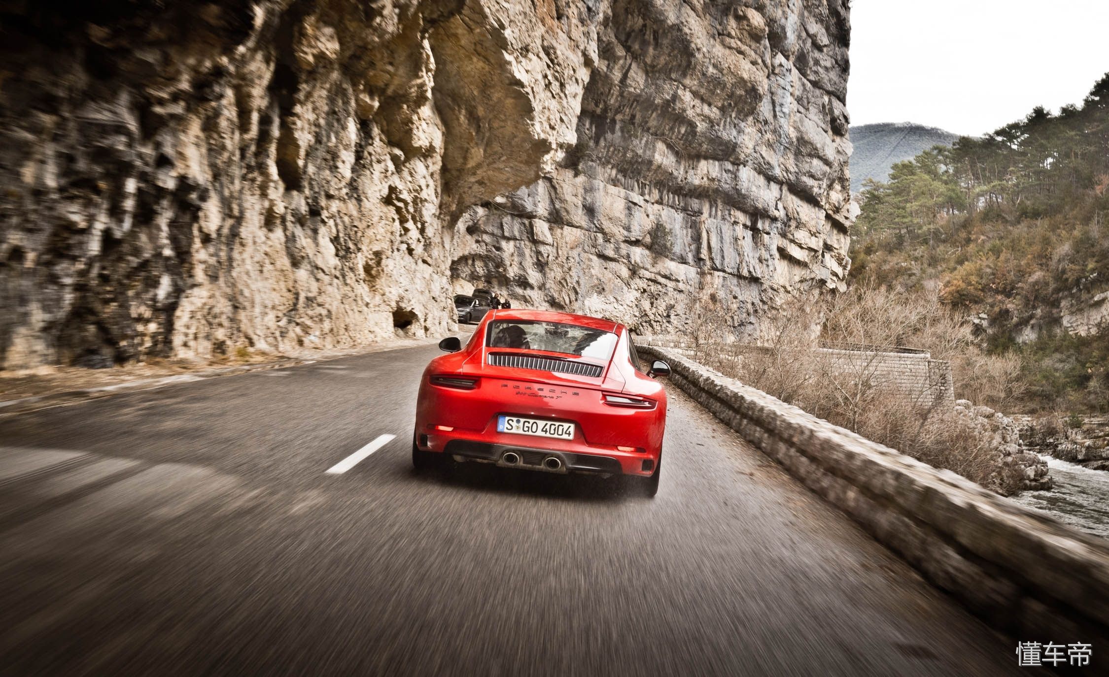 极致惊艳，超跑还得看赛道表现！ 2018款保时捷911 外媒试驾测评