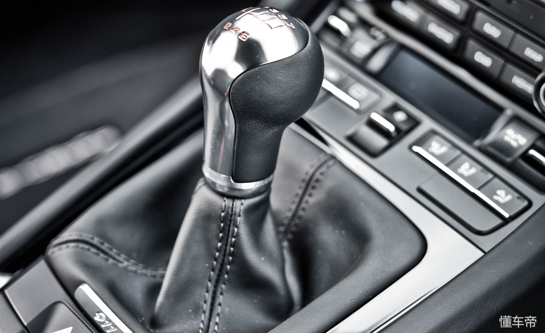 极致惊艳，超跑还得看赛道表现！ 2018款保时捷911 外媒试驾测评