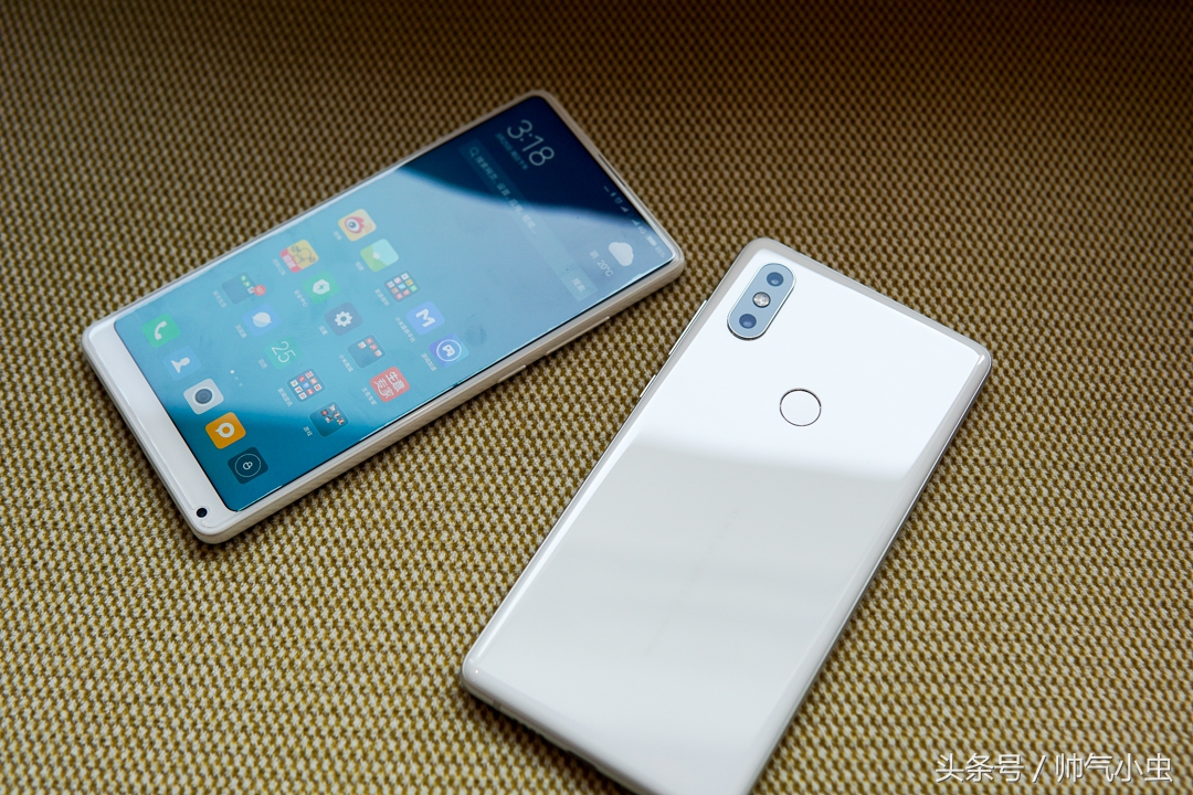 雷军的骄傲：全场PK iPhone X，却不提秒杀碾压，3299元值得买吗