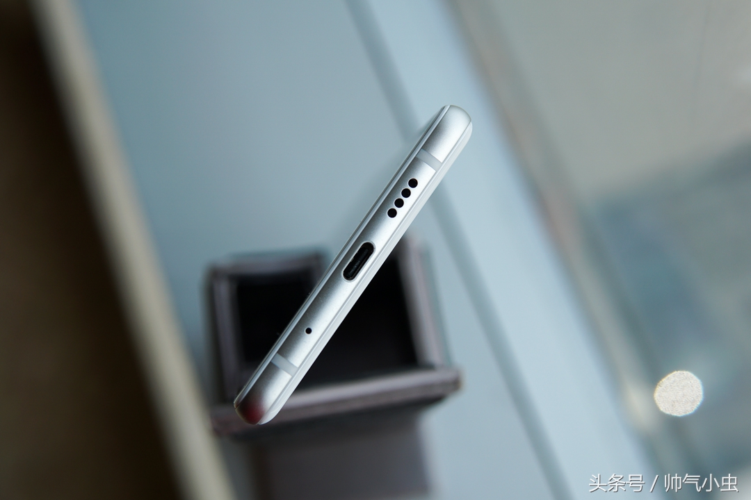 雷军的骄傲：全场PK iPhone X，却不提秒杀碾压，3299元值得买吗