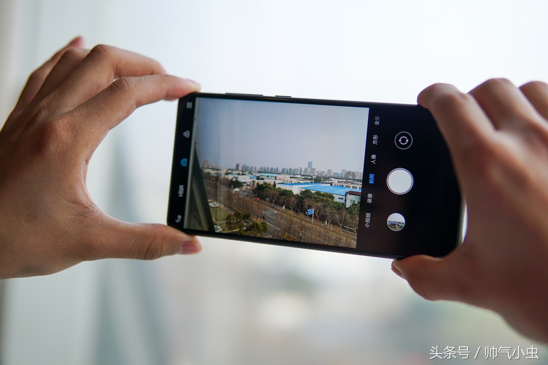 雷军的骄傲：全场PK iPhone X，却不提秒杀碾压，3299元值得买吗