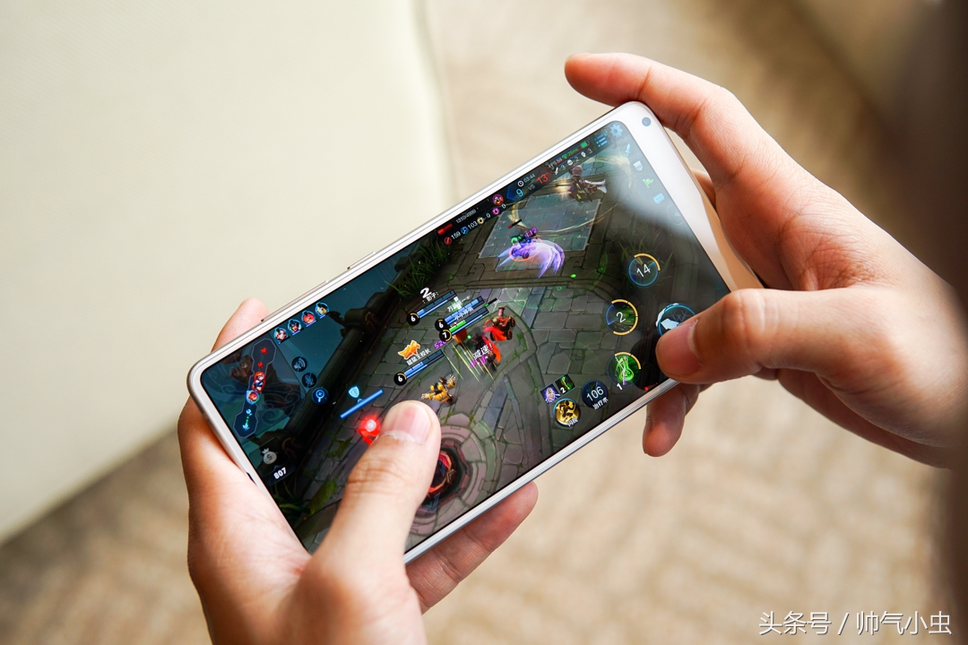 雷军的骄傲：全场PK iPhone X，却不提秒杀碾压，3299元值得买吗