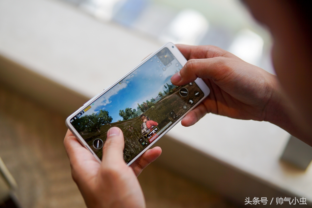 雷军的骄傲：全场PK iPhone X，却不提秒杀碾压，3299元值得买吗