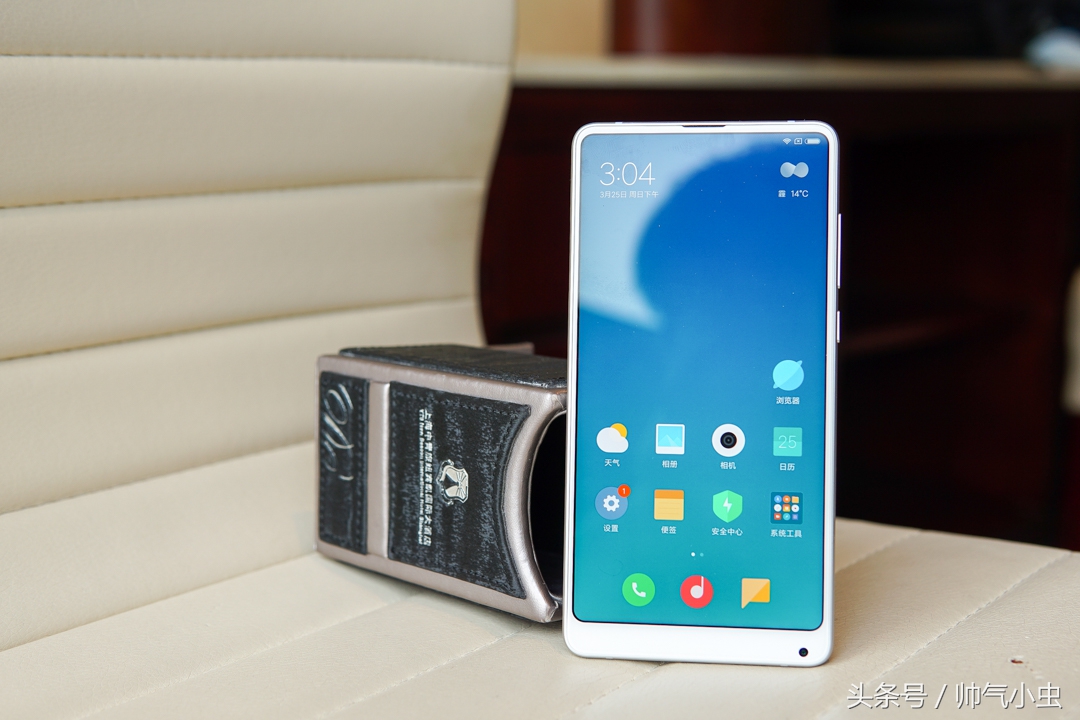 雷军的骄傲：全场PK iPhone X，却不提秒杀碾压，3299元值得买吗