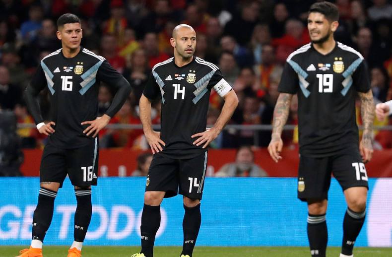 世界杯决赛阿根廷丢掉的四次机会(阿根廷被射6次丢6球献60年最惨一败 梅西靠他们能拿世界杯？)