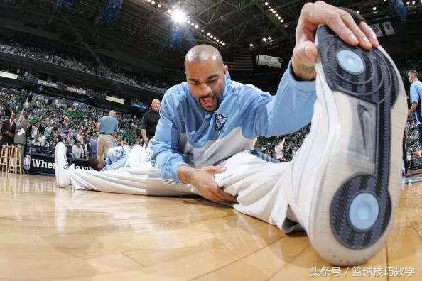 nba出场为什么要做动作(据说NBA球员赛前都必须做这个动作，这样打球才有状态！)