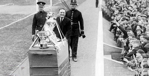 16-17赛季英超logo（一张图系列一张图看懂英超历年冠军 诸强纷争 双红会 德比战）