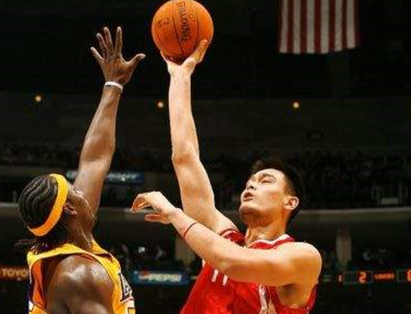 周琦多高姚明多高（同样中国人是打NBA，为什么周琦不能达到姚明的高度？）