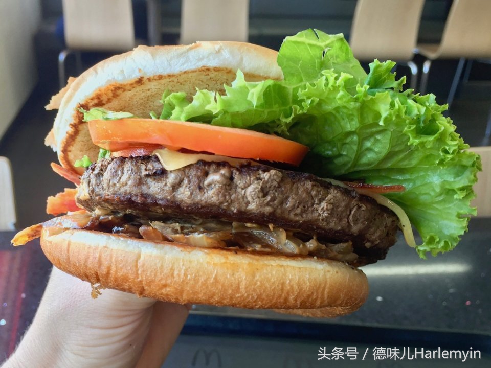品尝：麦当劳最贵，和牛汉堡，100%日本和牛，味道如何？
