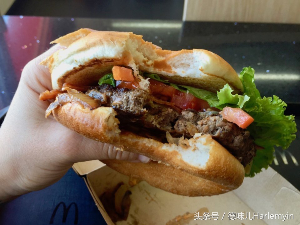 试吃：麦当劳最贵，和牛汉堡，百分百日本和牛肉，吃起来如何？