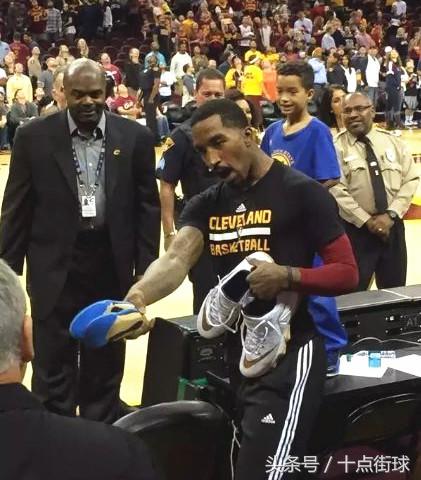 nba球鞋鞋垫都有哪些黑科技（詹姆斯：球鞋可以送，鞋垫绝不行，这可是价值百万的黑科技！）